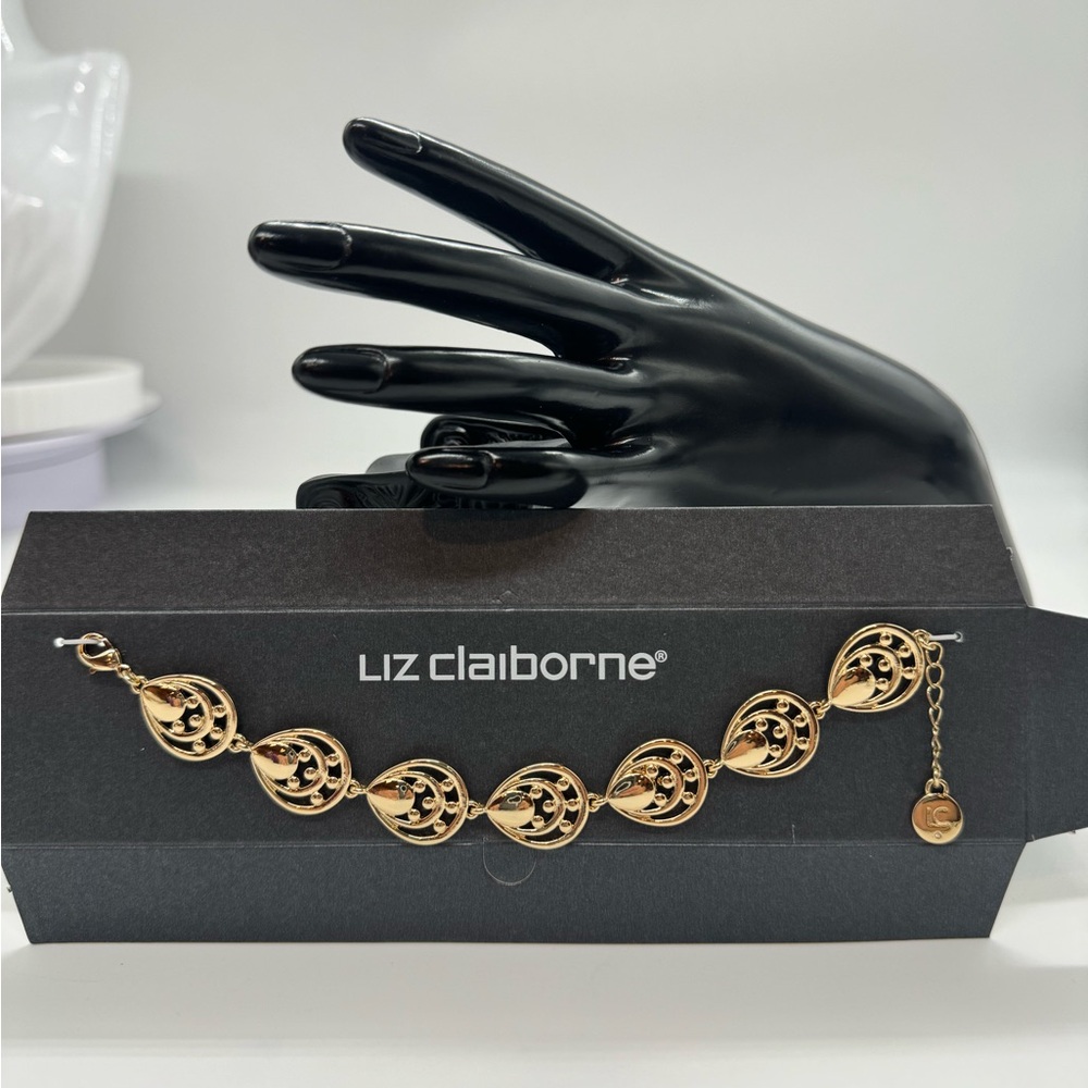 Liz Claiborne Gold Tone Bracelet 7-8 inch